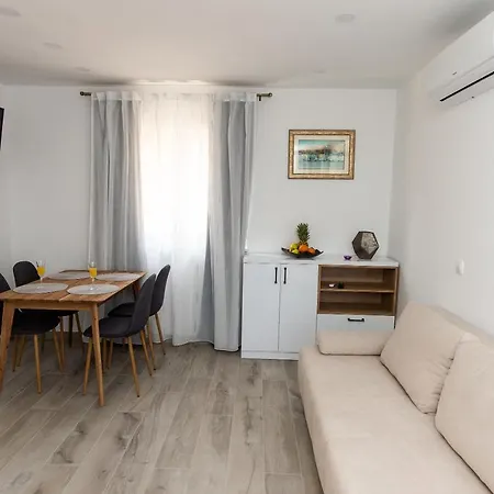 Exclusive Almissa With Swimming Pool And Sea View Villa *