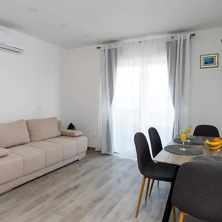 Exclusive Almissa With Swimming Pool And Sea View Villa