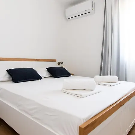 Exclusive Almissa With Swimming Pool And Sea View Villa *