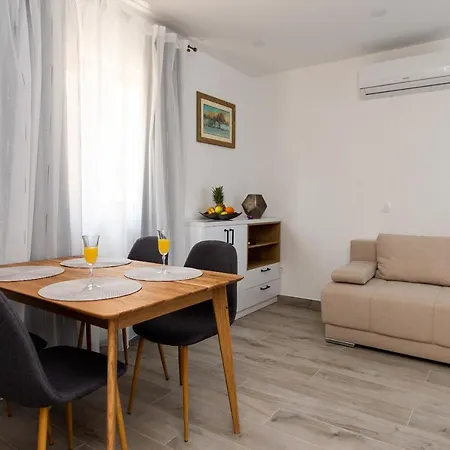 Exclusive Almissa With Swimming Pool And Sea View