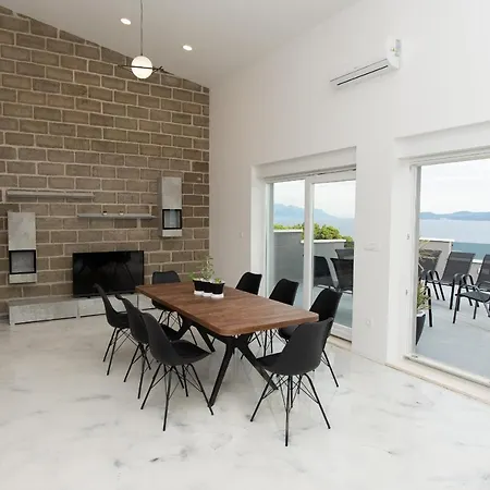 Exclusive Almissa With Swimming Pool And Sea View Villa *