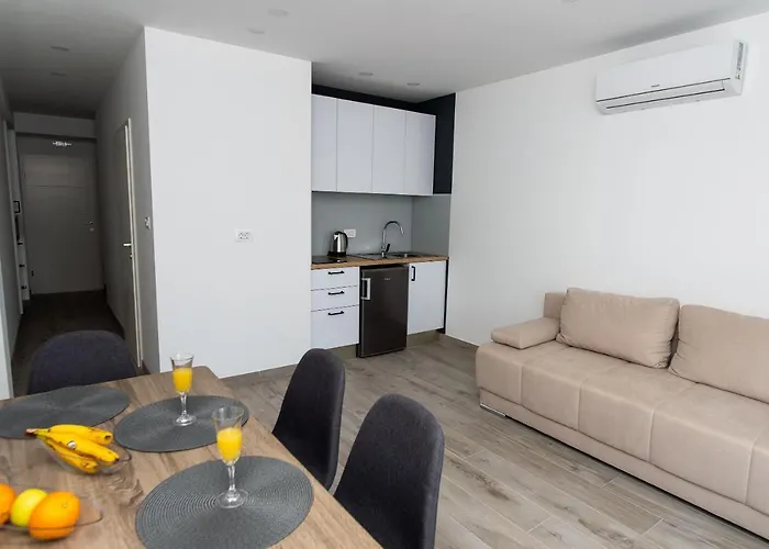 Exclusive Almissa With Swimming Pool And Sea View 洛克瓦罗戈兹尼察