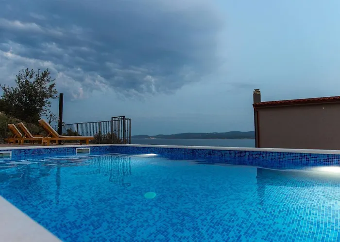 Exclusive Almissa With Swimming Pool And Sea View 别墅 洛克瓦罗戈兹尼察