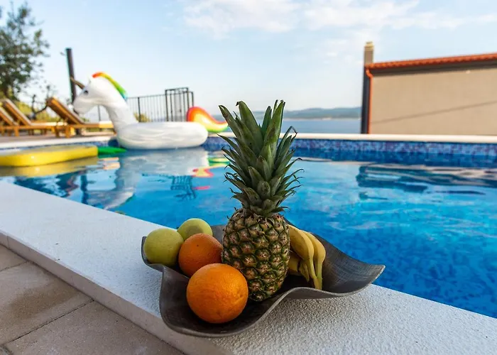 Exclusive Almissa With Swimming Pool And Sea View 洛克瓦罗戈兹尼察