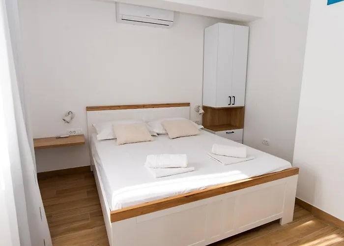 Exclusive Almissa With Swimming Pool And Sea View 洛克瓦罗戈兹尼察