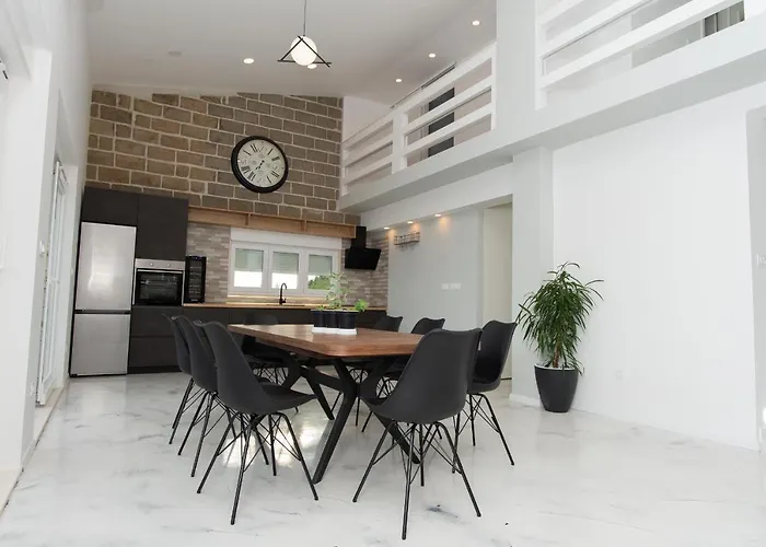 Exclusive Almissa With Swimming Pool And Sea View 洛克瓦罗戈兹尼察