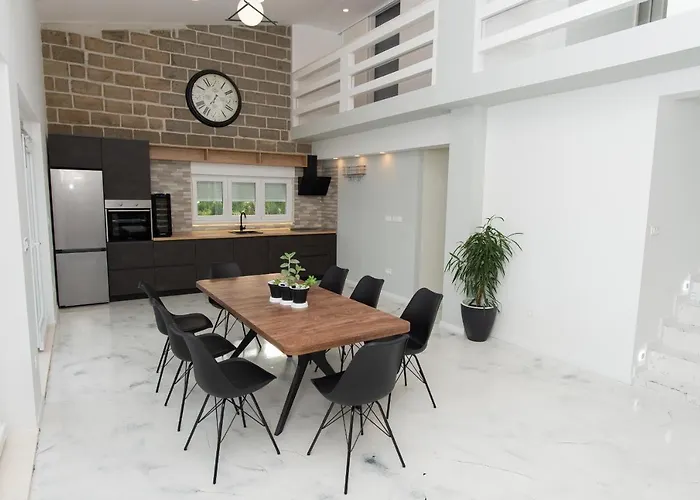 别墅 Exclusive Almissa With Swimming Pool And Sea View 洛克瓦罗戈兹尼察