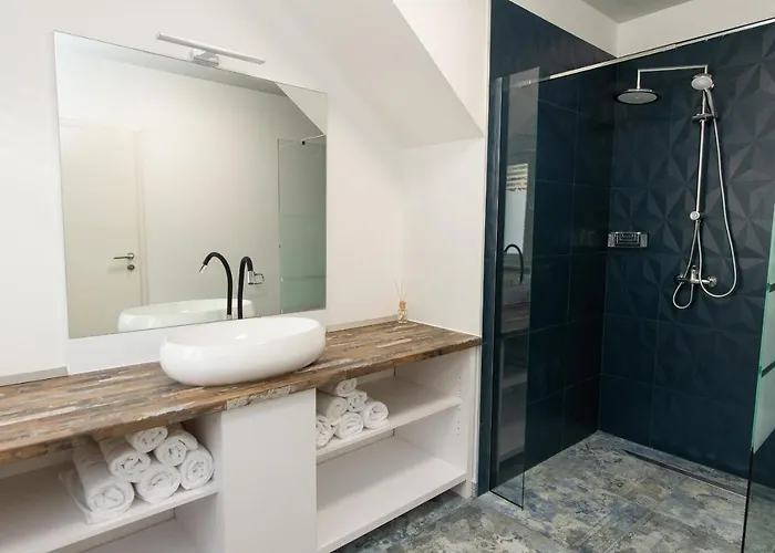 Exclusive Almissa With Swimming Pool And Sea View * 洛克瓦罗戈兹尼察