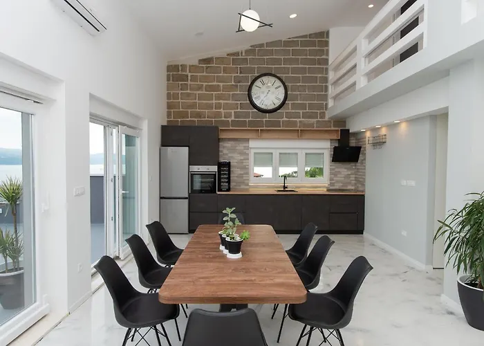 Exclusive Almissa With Swimming Pool And Sea View * 洛克瓦罗戈兹尼察